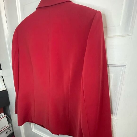 Le Suit Petite Red Blazer w/ Black Oval Buttons - Picture 9 of 12